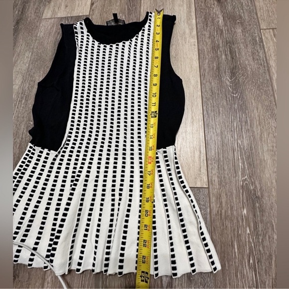 #7) Antonio Melani Black and White top Size M 
Excellent condition. - Picture 4 of 7